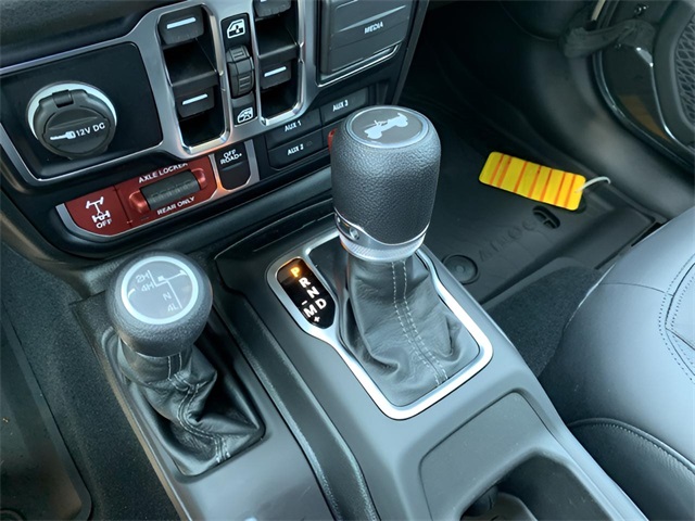 Vehicle image 27 of 37