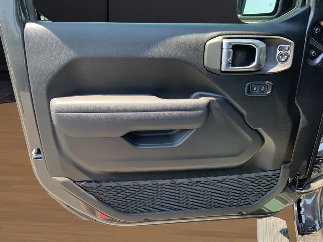 Vehicle image 28 of 37