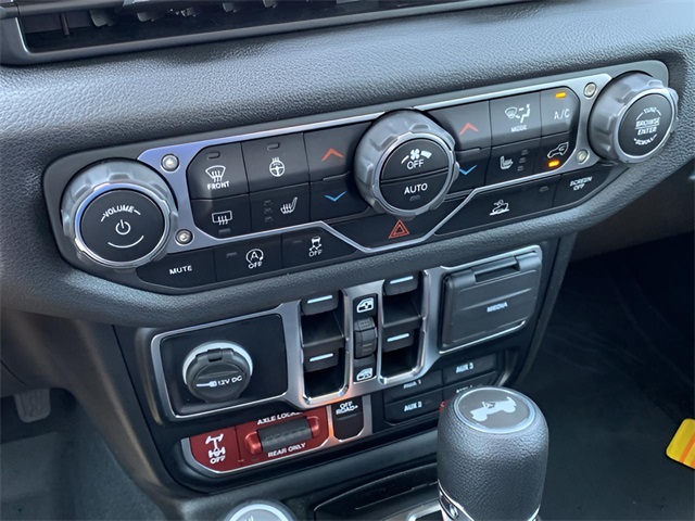 Vehicle image 35 of 37