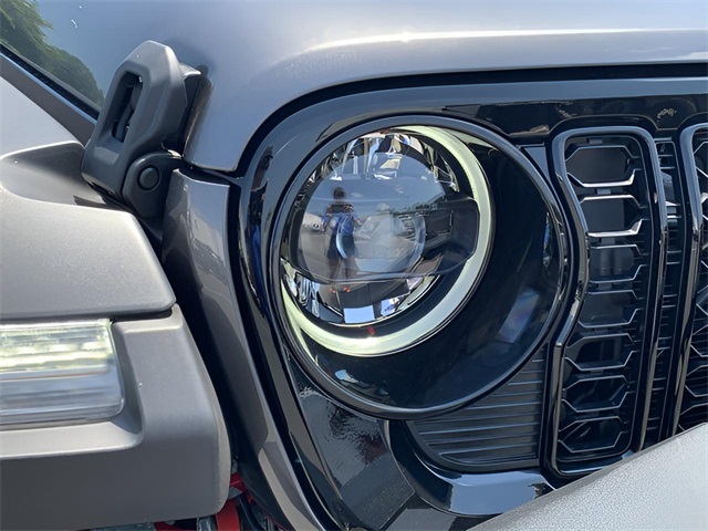 Vehicle image 32 of 37