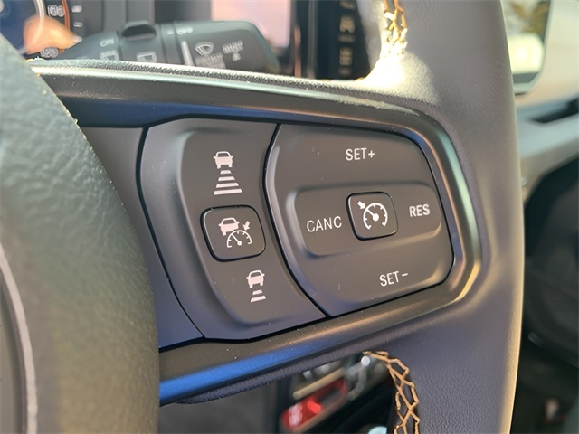 Vehicle image 35 of 37