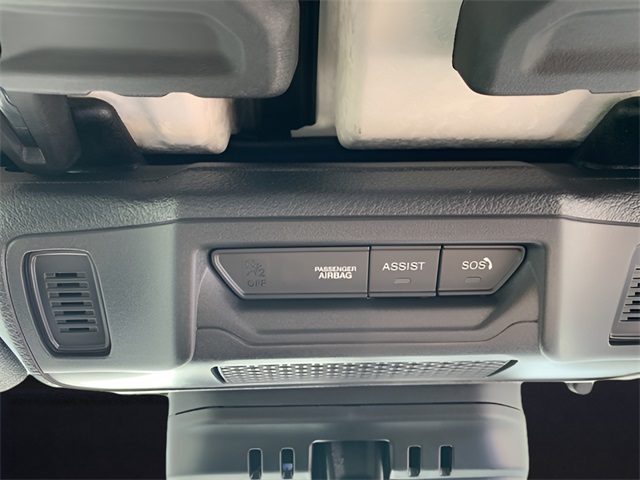 Vehicle image 33 of 37