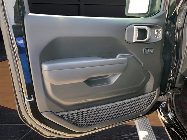 Vehicle image 24 of 37