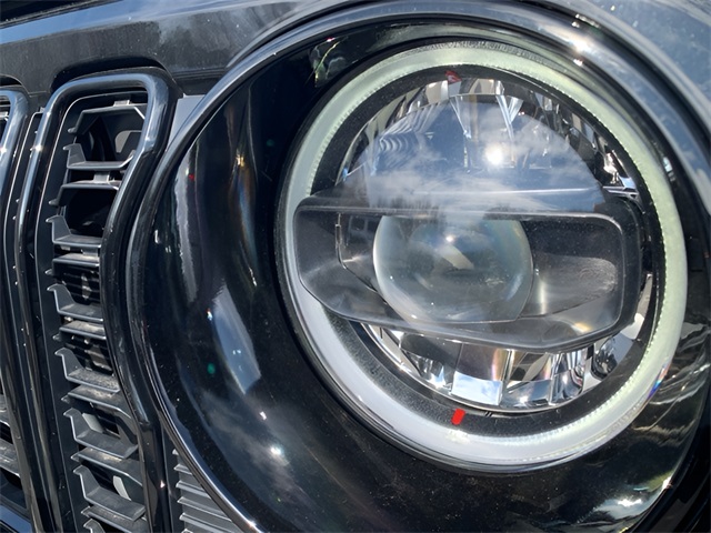 Vehicle image 34 of 37