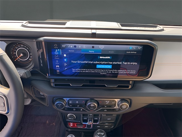 Vehicle image 21 of 37