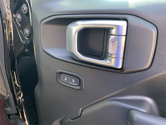 Vehicle image 32 of 37