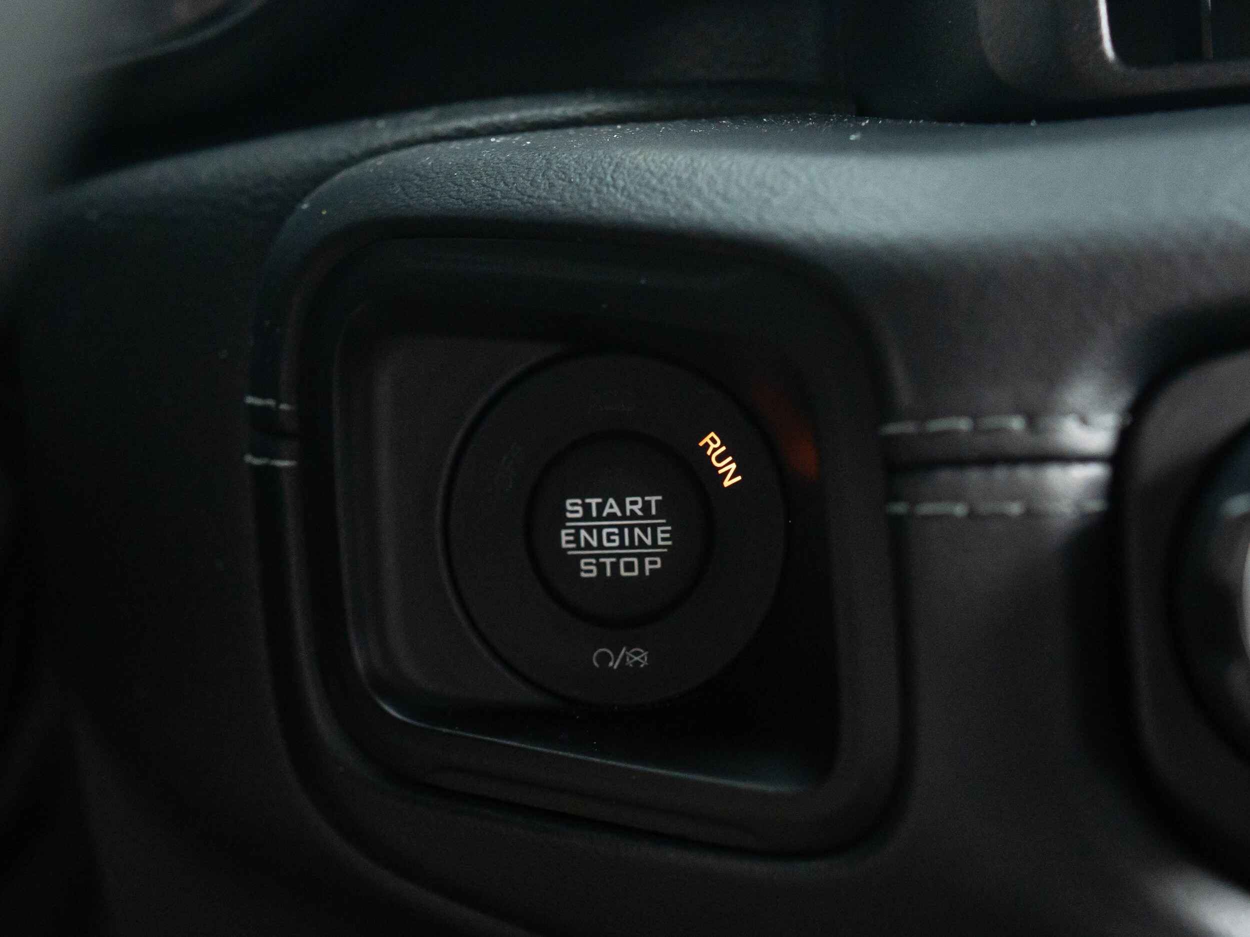 Vehicle image 32 of 59