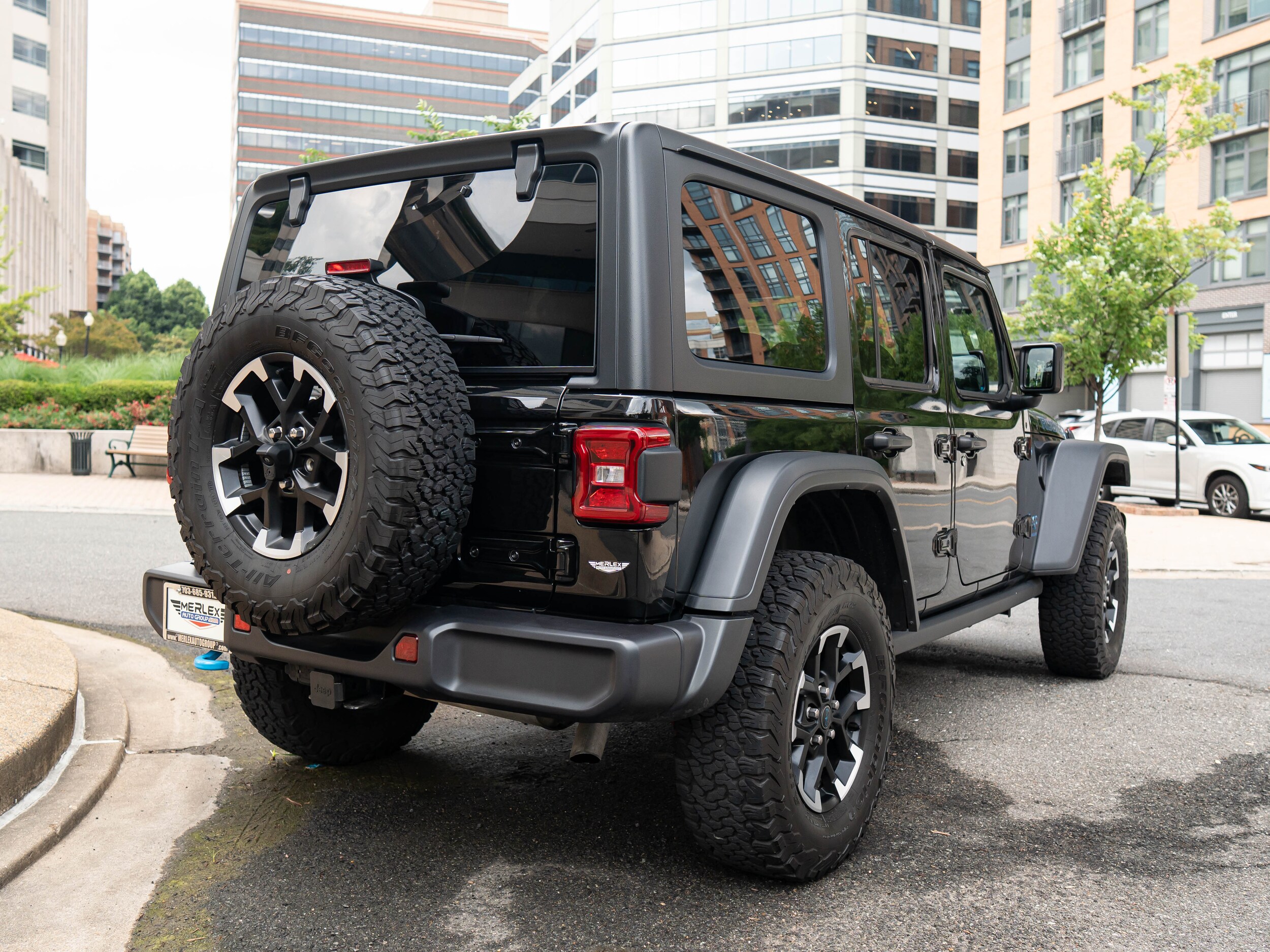 Vehicle image 4 of 59