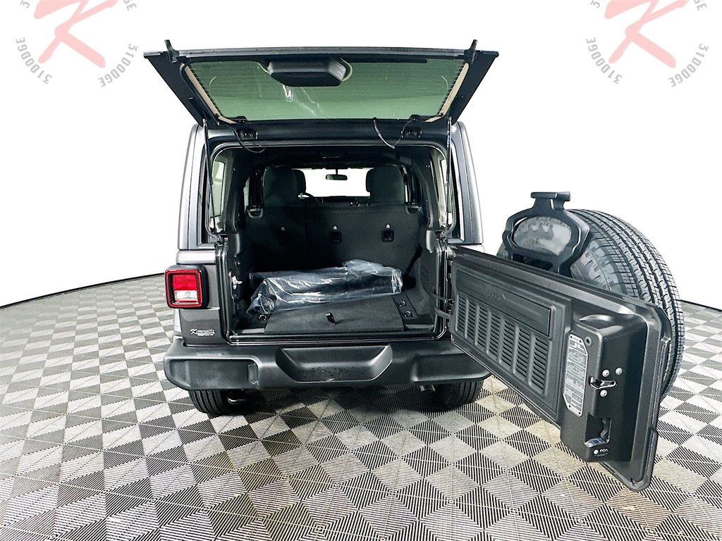 Vehicle image 15 of 20