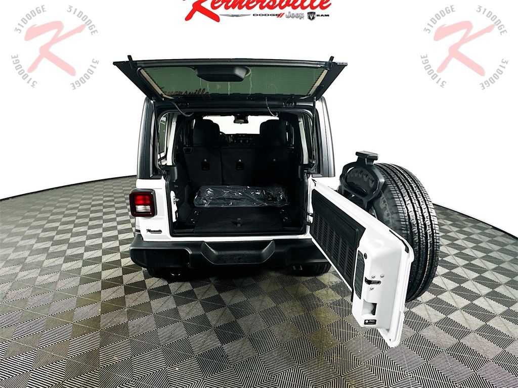 Vehicle image 16 of 20