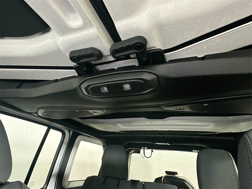 Vehicle image 14 of 20