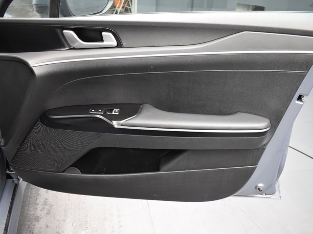 2024 Kia K5 LXS Image 26 of 33
