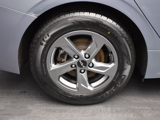 2024 Kia K5 LXS Image 18 of 33