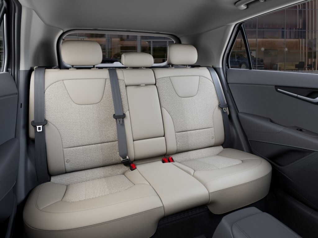 Vehicle image 17 of 28