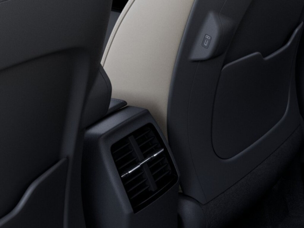 Vehicle image 27 of 28