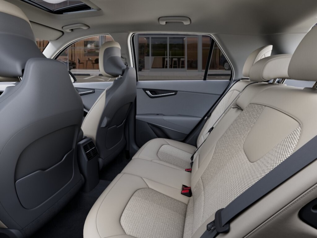Vehicle image 19 of 28