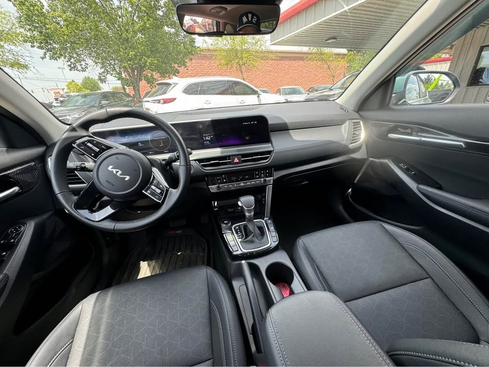 Vehicle image 10 of 10