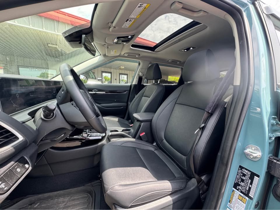 Vehicle image 9 of 10