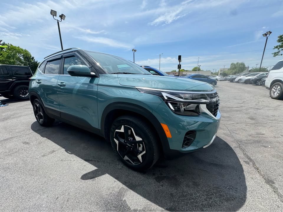 Vehicle image 4 of 10