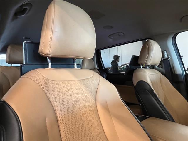 Vehicle image 27 of 29