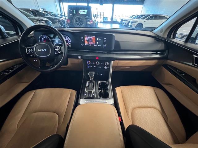 Vehicle image 23 of 29