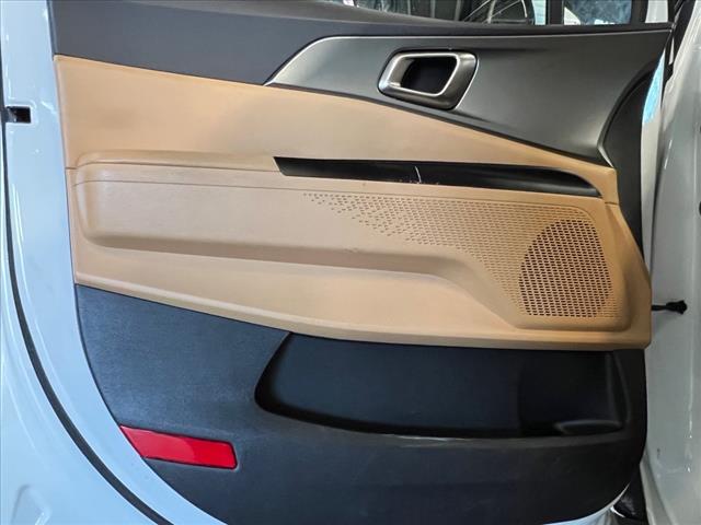 Vehicle image 6 of 29