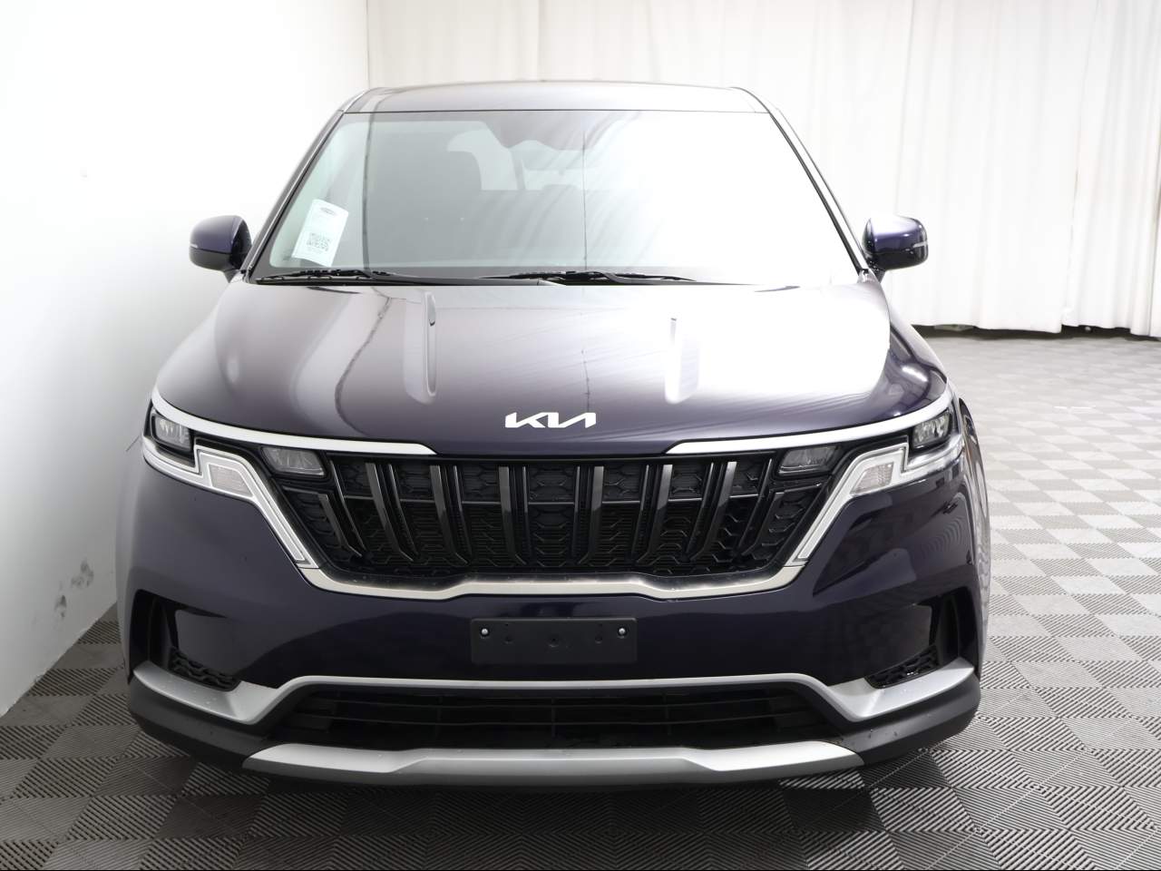 2024 Kia Carnival LX Image 2 of 16