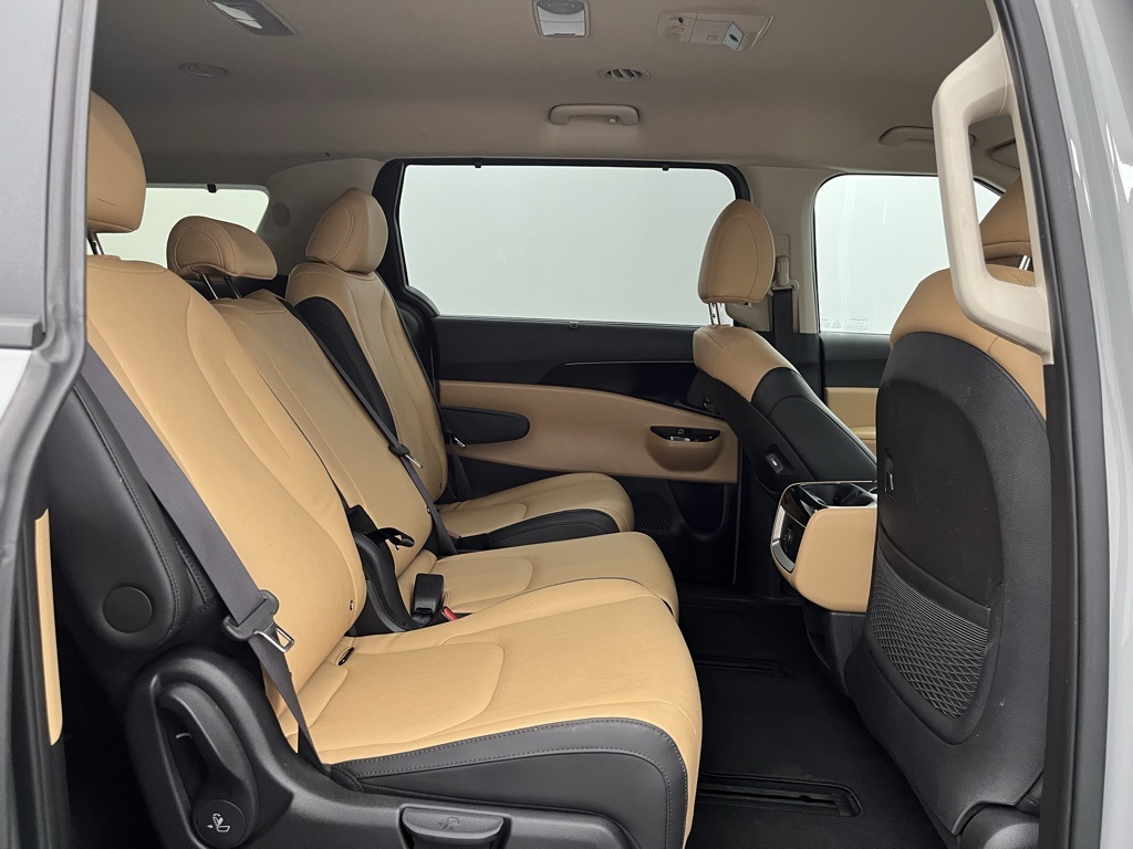 Vehicle image 25 of 37