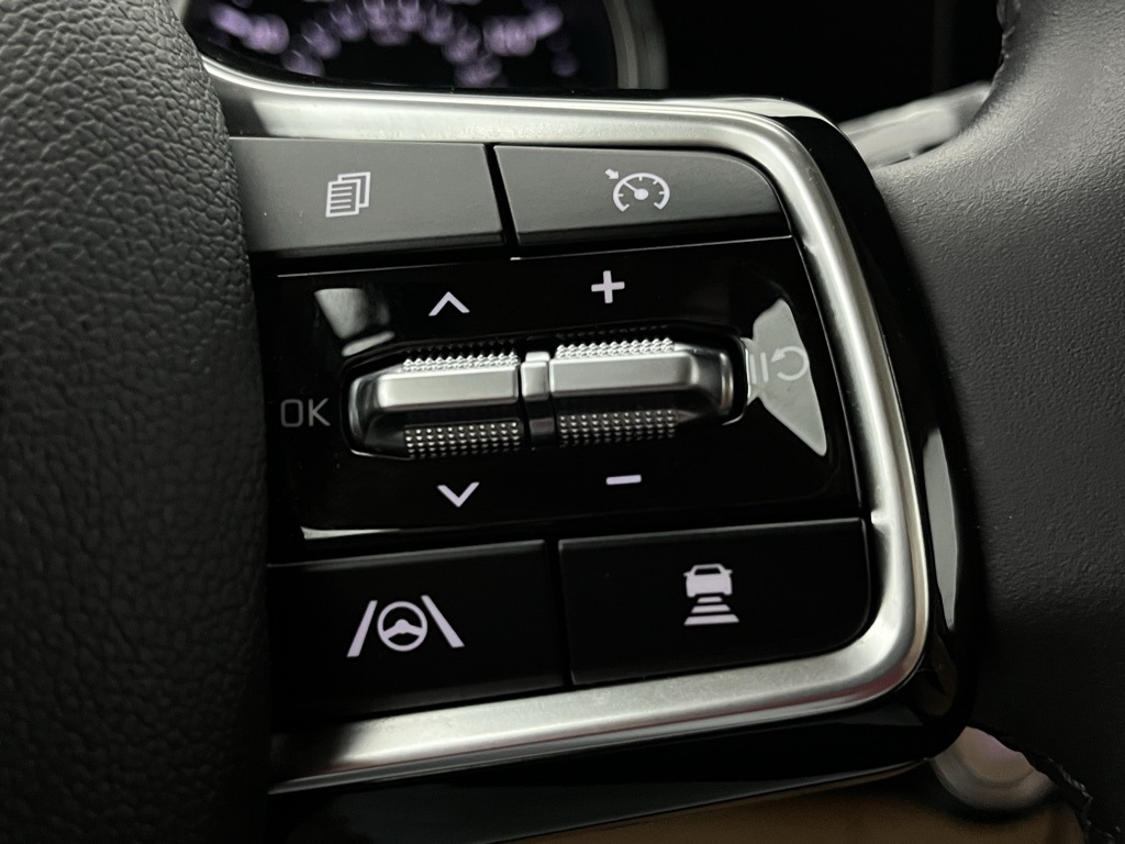 Vehicle image 36 of 37