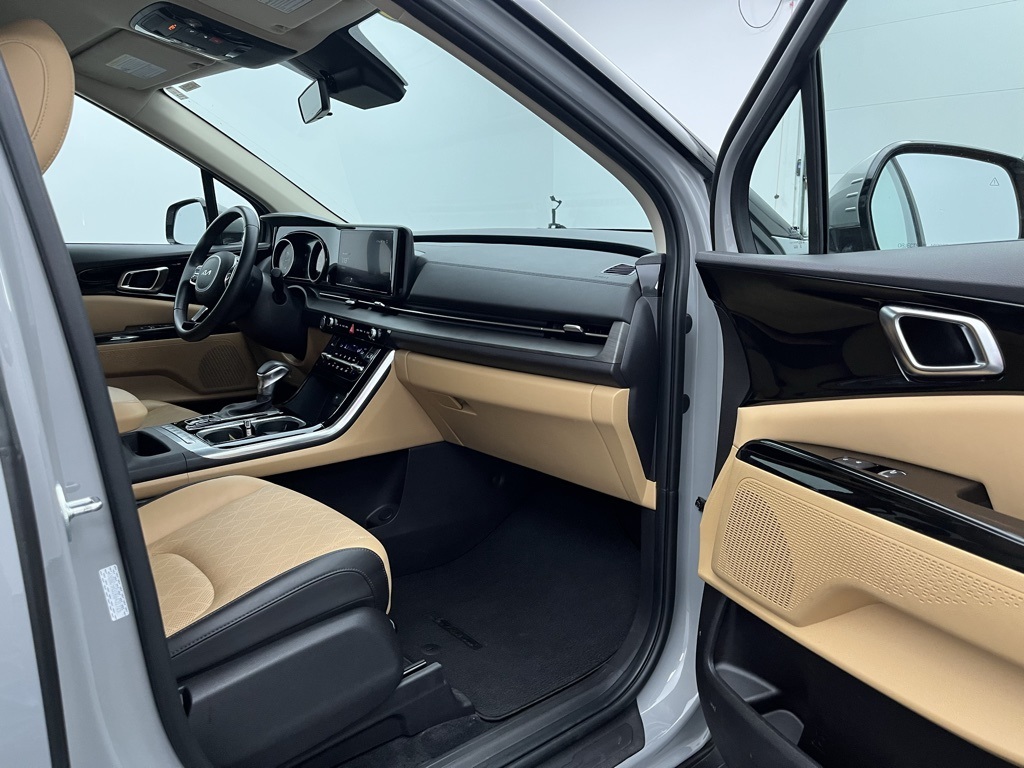 Vehicle image 22 of 37