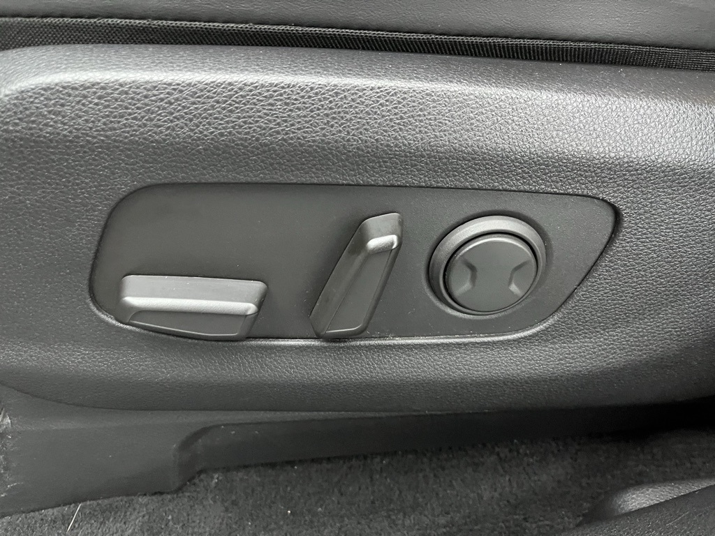 Vehicle image 15 of 37