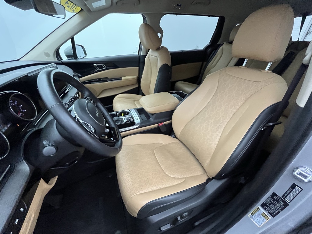 Vehicle image 21 of 37