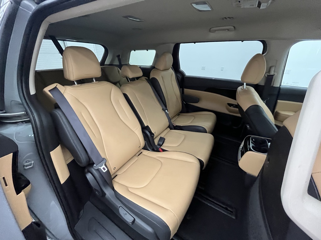Vehicle image 26 of 37