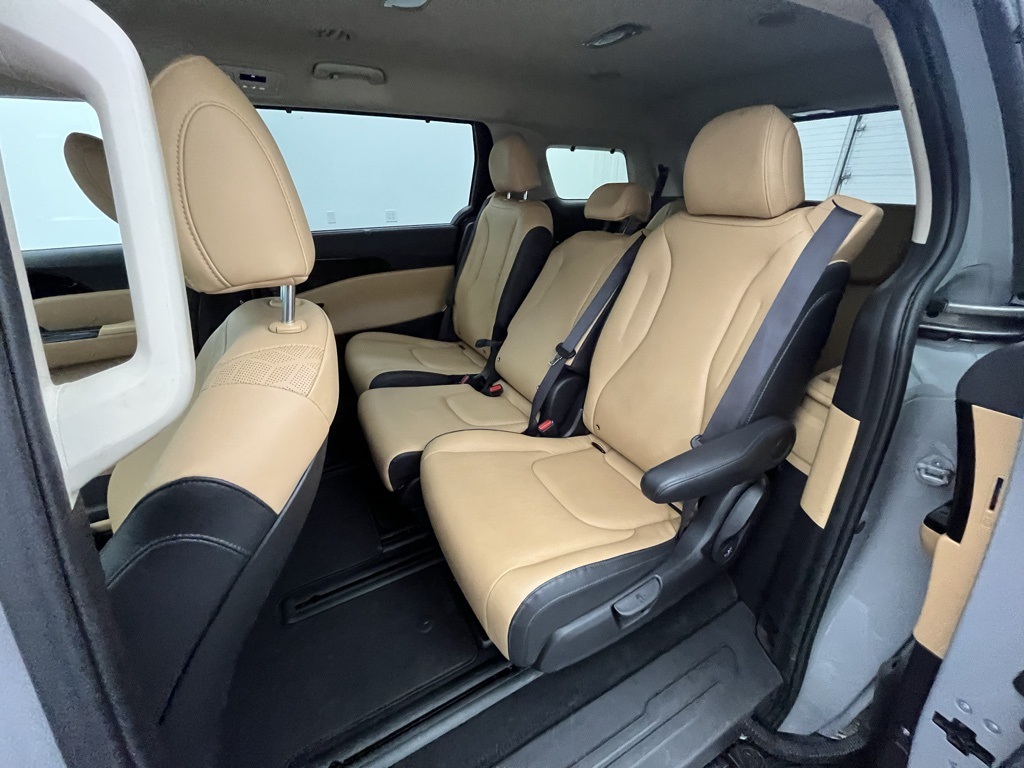 Vehicle image 29 of 37