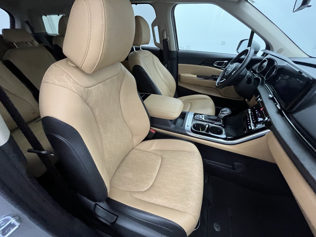 Vehicle image 24 of 37