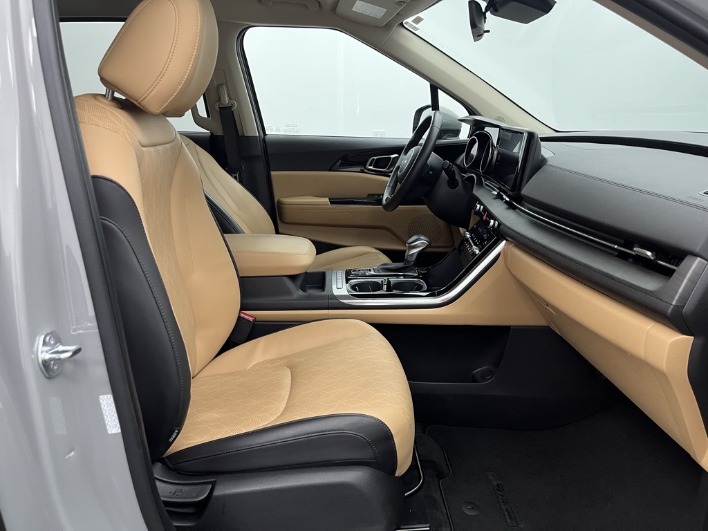 Vehicle image 23 of 37