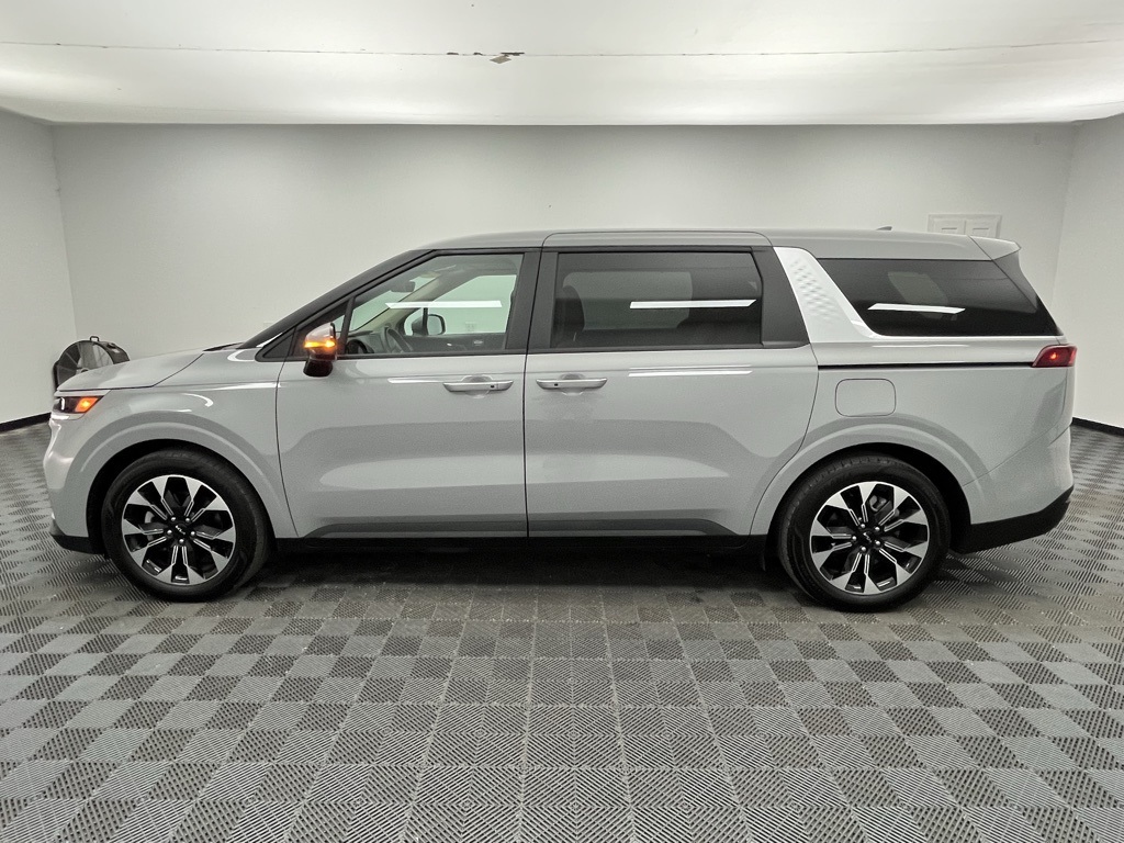 Vehicle image 8 of 37