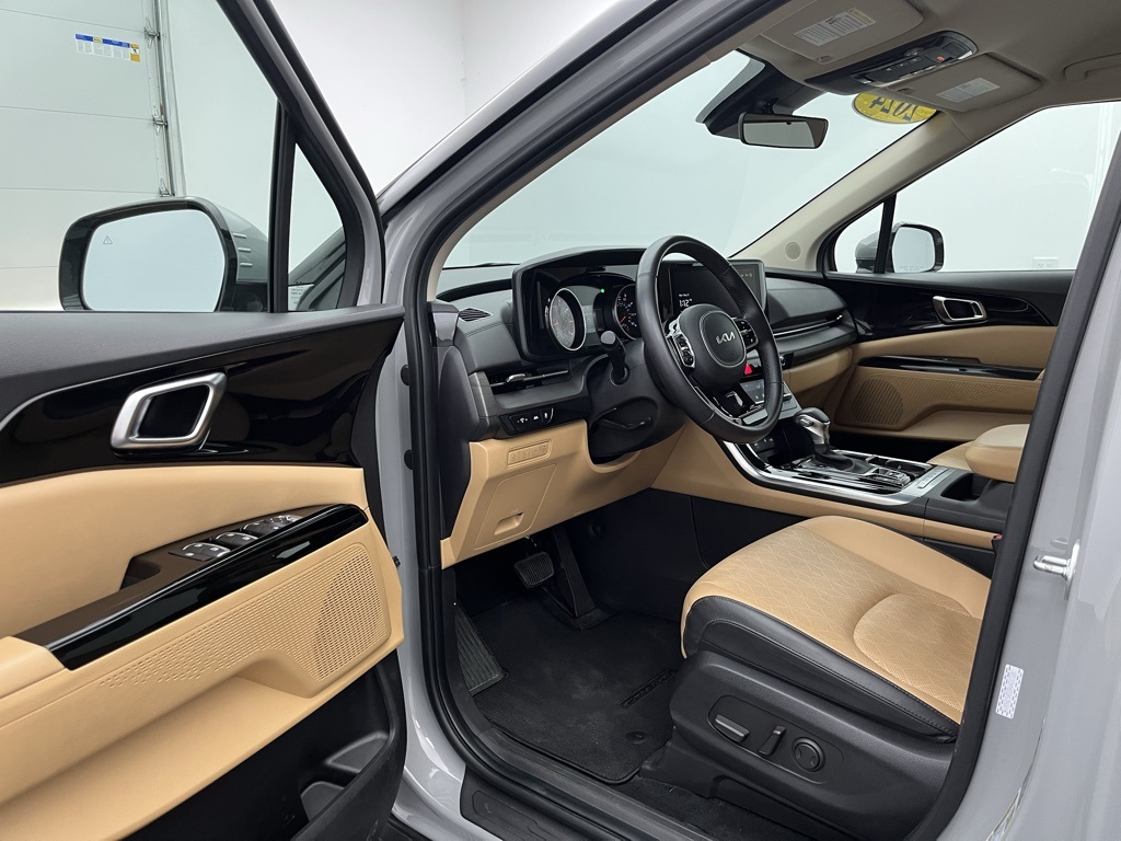 Vehicle image 19 of 37