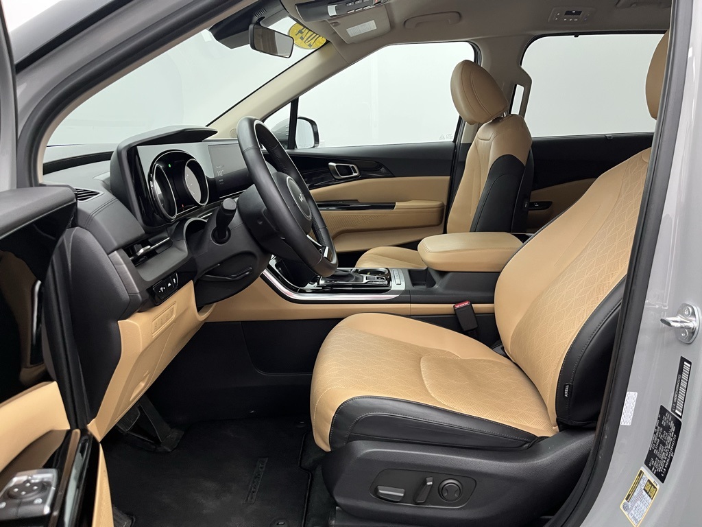 Vehicle image 20 of 37