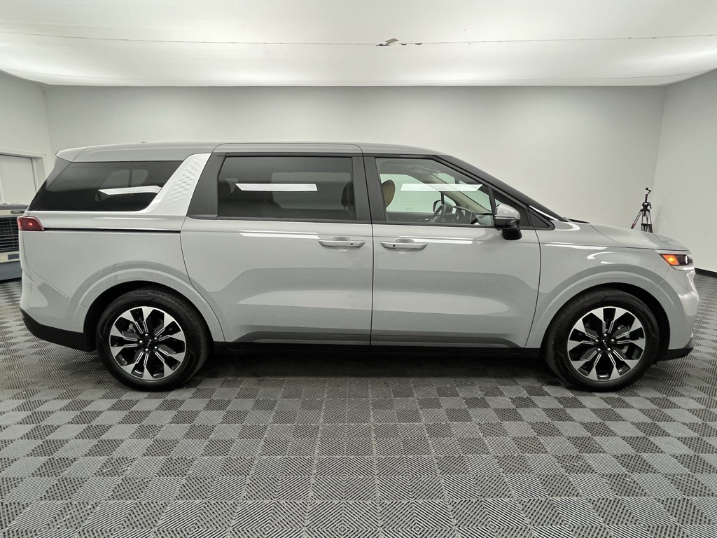 Vehicle image 4 of 37