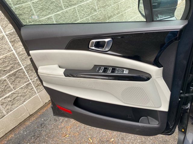 Vehicle image 22 of 26