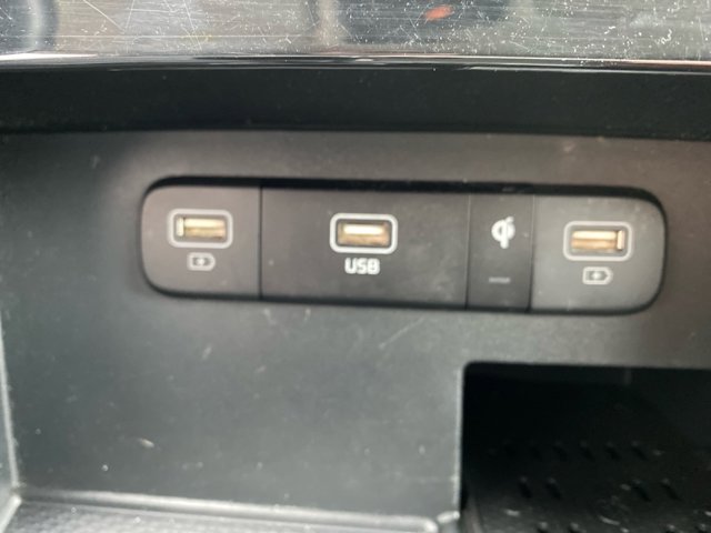 Vehicle image 14 of 26