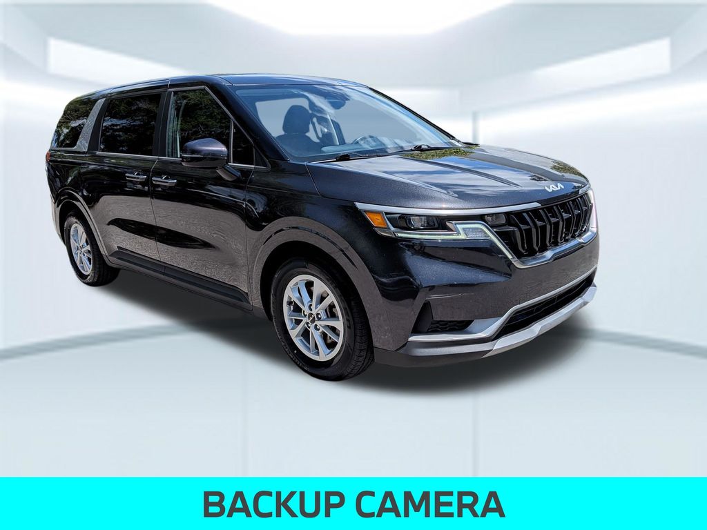 2024 Kia Carnival LX Image 3 of 36