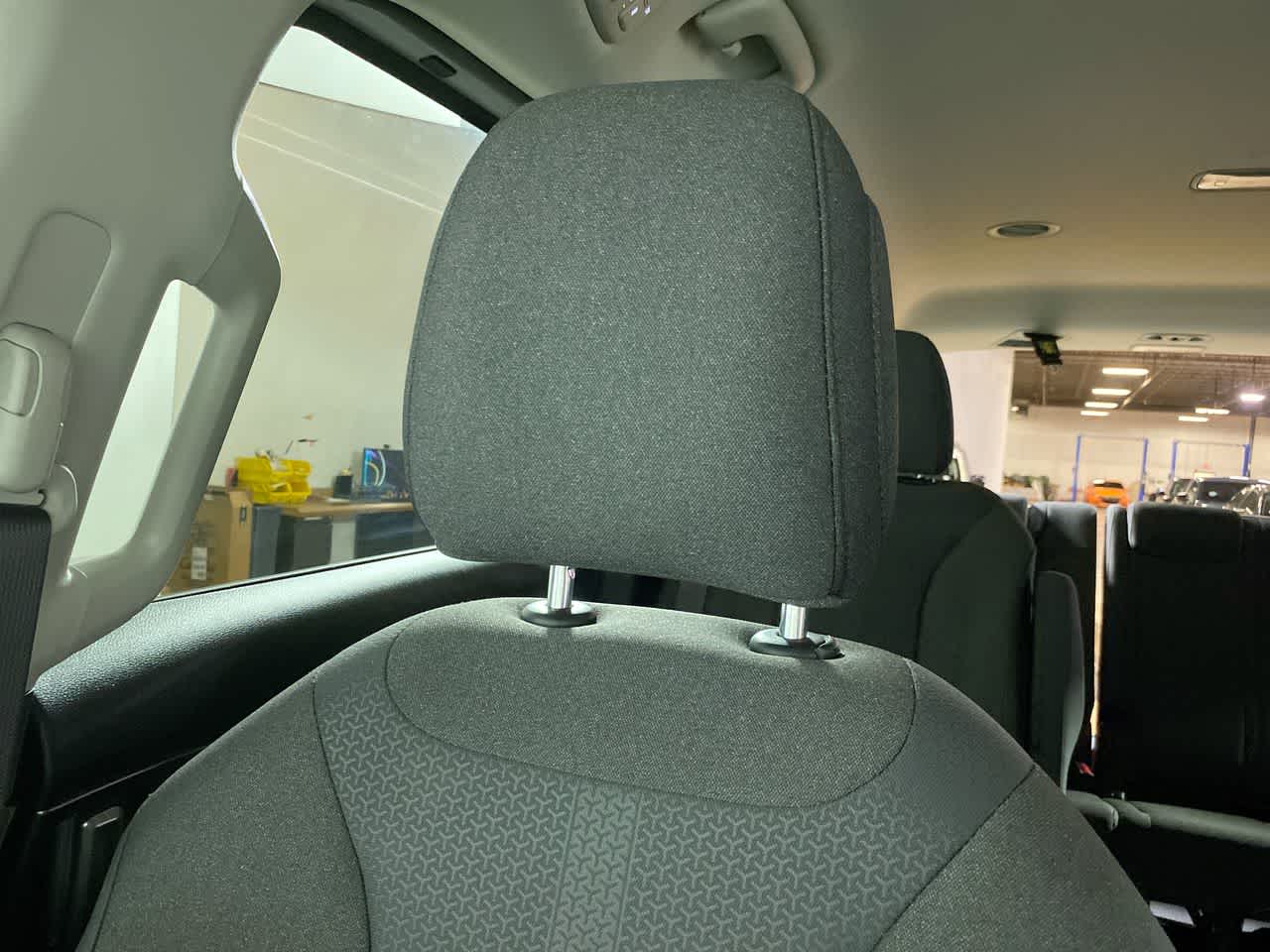 2024 Kia Carnival LX Image 22 of 34