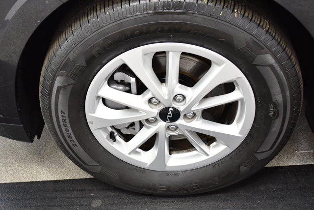 2024 Kia Carnival LX Image 9 of 31