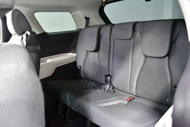 2024 Kia Carnival LX Image 14 of 31