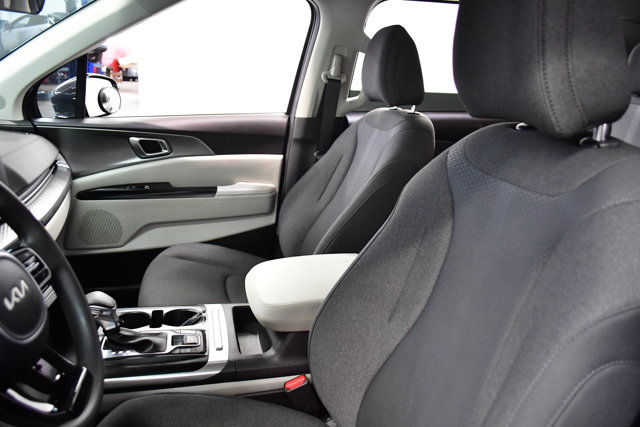 2024 Kia Carnival LX Image 16 of 31