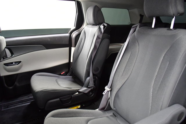 2024 Kia Carnival LX Image 13 of 31