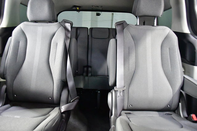 2024 Kia Carnival LX Image 15 of 31