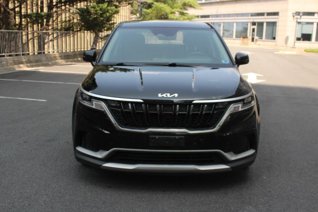 2024 Kia Carnival LX Image 2 of 34